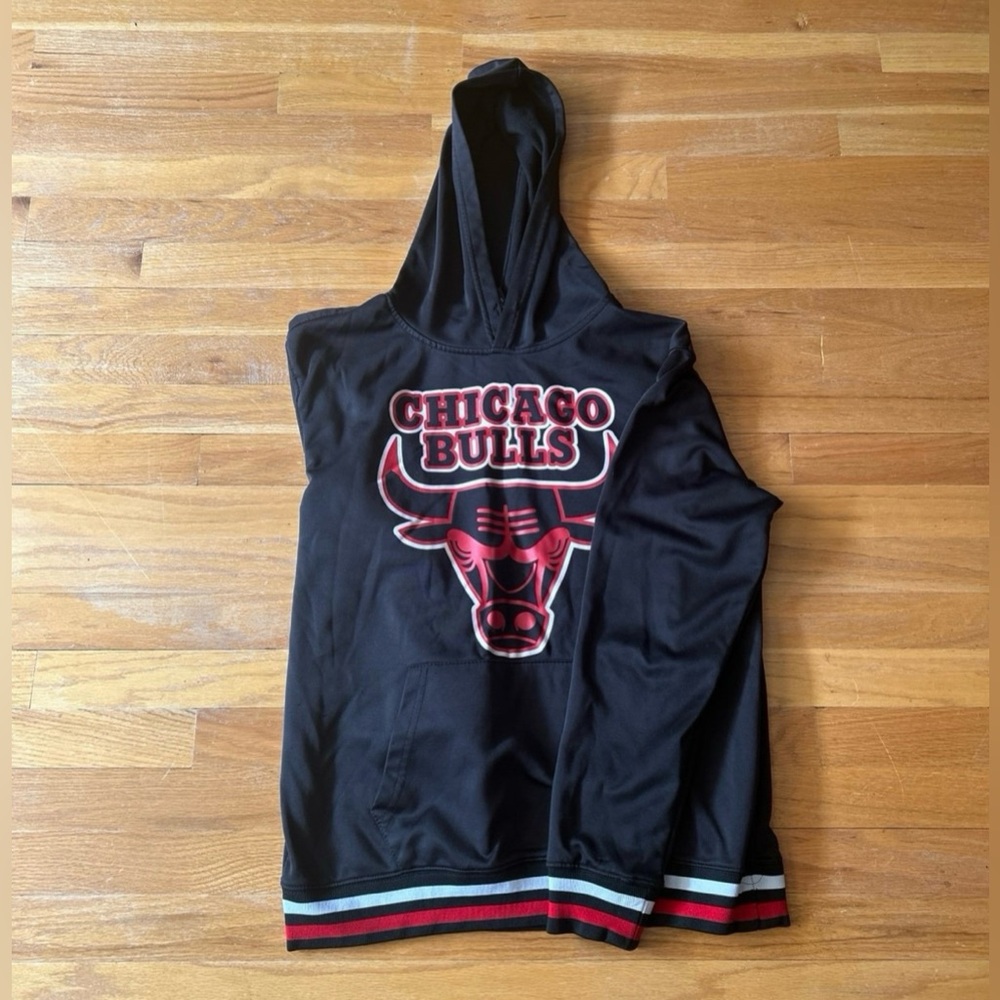 NWOT Vintage Y2K Chicago Bulls
Hoodie kids medium Black Red
NBA kids Sweatshirt